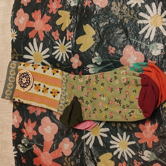 NATURAL LIFE: MUSHROOM FLOWER SOCKS - Picture 6 of 12